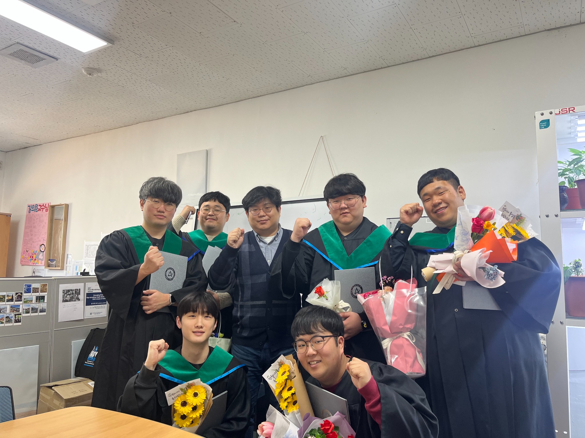 5형제 석사 졸업 — 정훈, 지호, 명환, 민혁, 민찬
